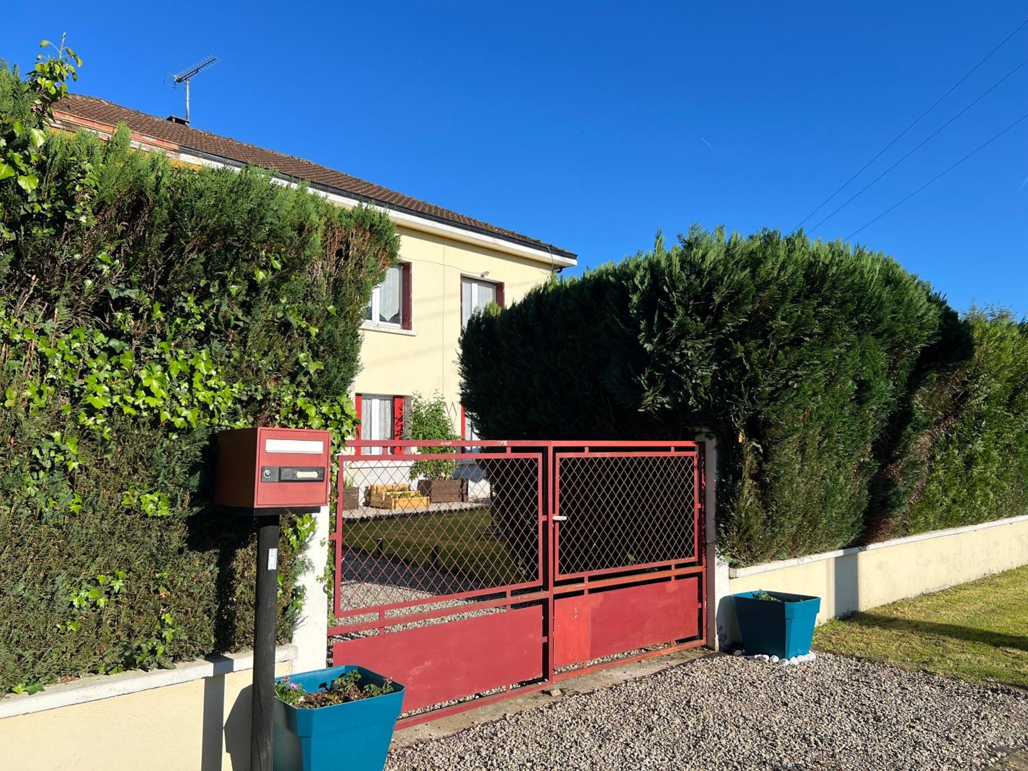 Gite Du St Martin Apartment Oradour-Fanais Exterior photo